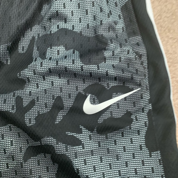 Nike shorts only worn one time - Picture 2 of 3